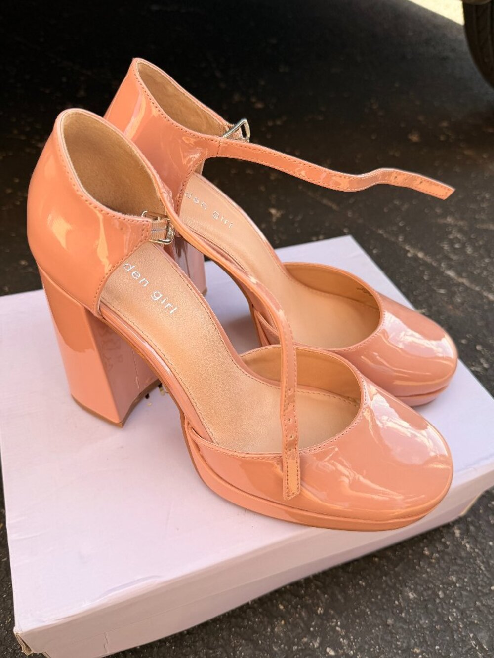 Madden Girl Chunky Nude Heels Women's Size 9.5